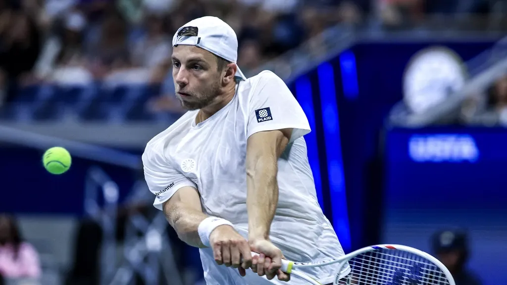 Griekspoor eliminated in first round of Shanghai Masters by composed Russian qualifier