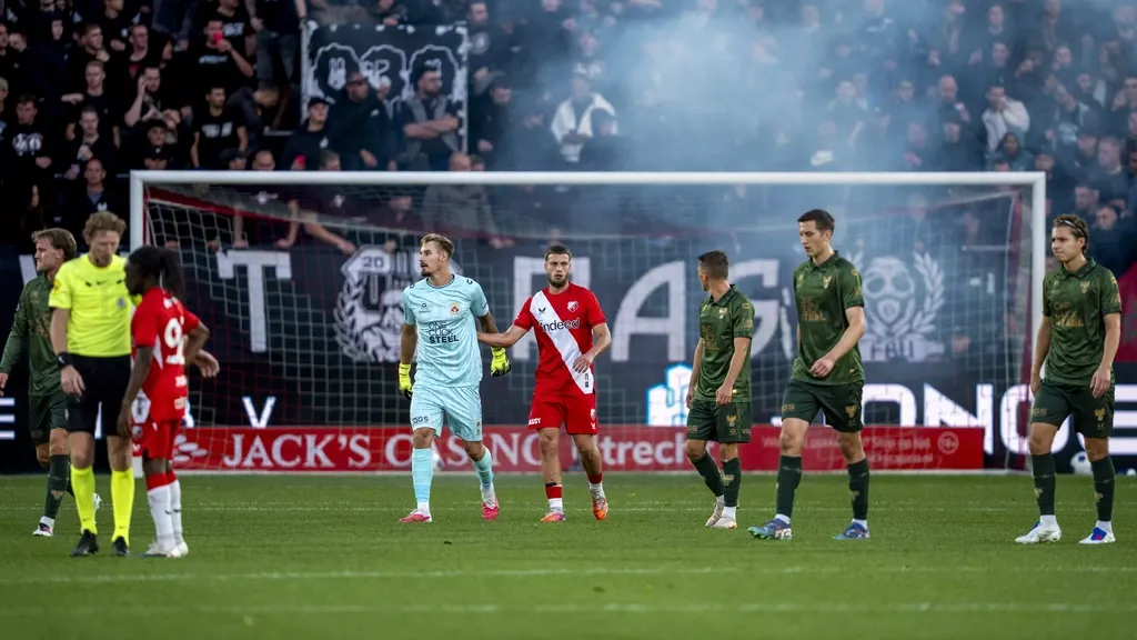 FC Utrecht hands out 18 stadium bans after misconduct in match against Go Ahead