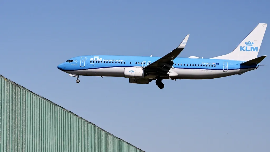 Number of KLM passengers rises, higher kerosene costs but more profit