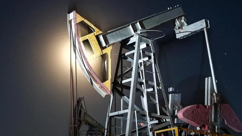 Brent Falls Below $85 for First Time Since July 17 — Markets React, While Russia Remains Steady