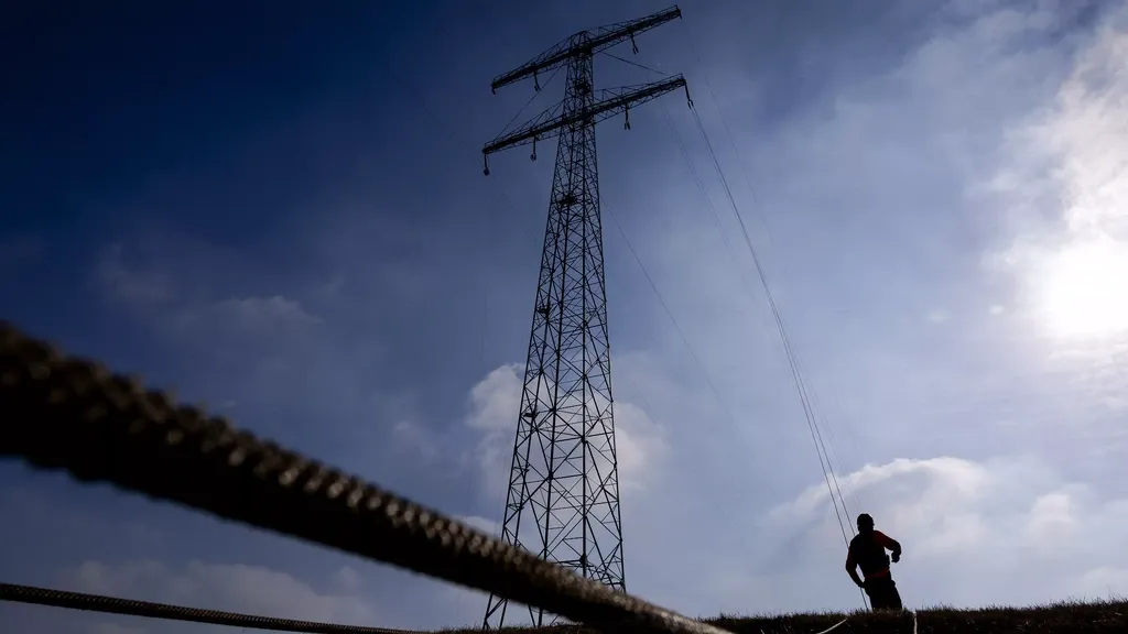 Waiting list for the power grid grows again, but grid operators spot some hopeful signs