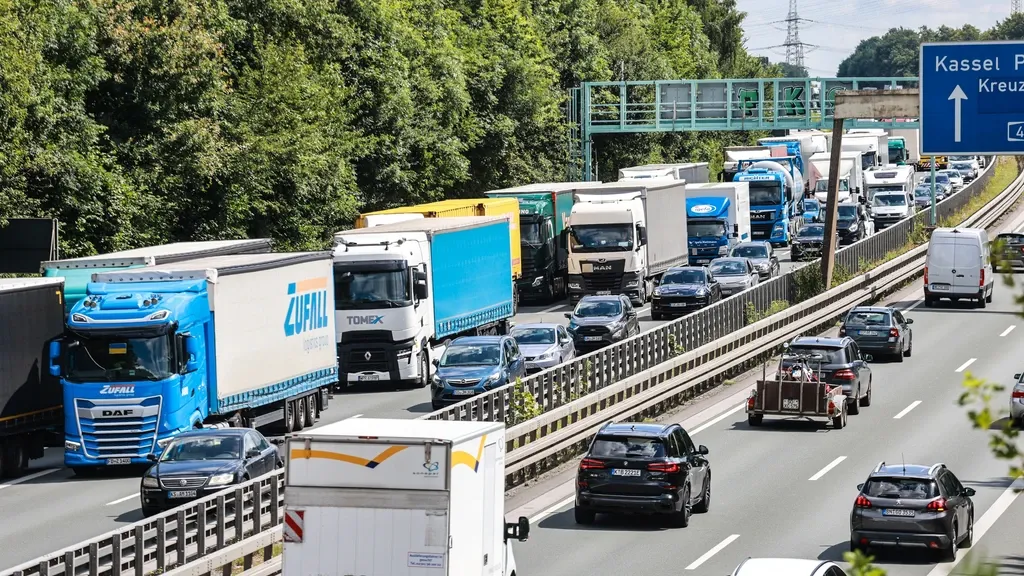 Drought Forces Change to Holiday Traffic: Trucks Allowed on German Roads on Sundays