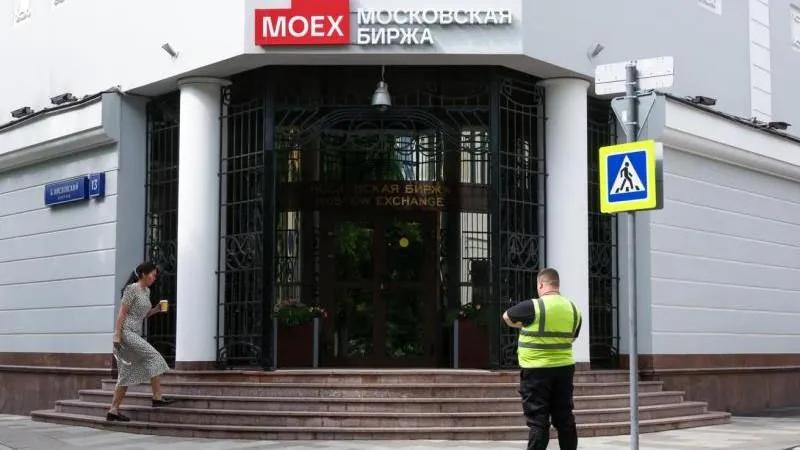 Russian stock market rises at the open, showing resilience amid regional tensions
