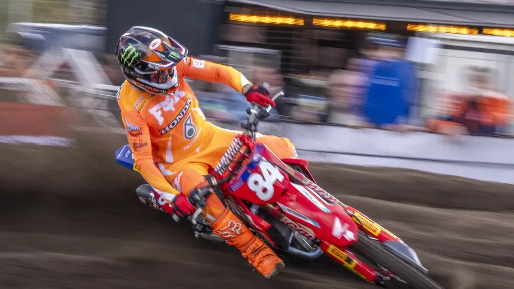 Herlings had to battle hard in Arnhem to win the opening race of the Dutch GP