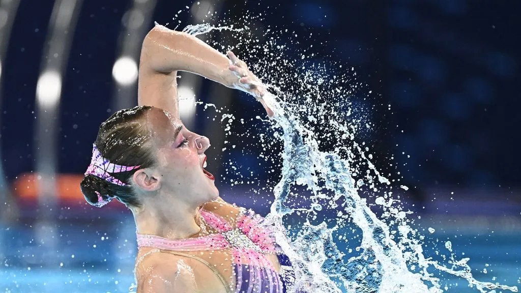 Synchronized swimmer Steenbeek just misses out on a medal at the European Championships in Paris