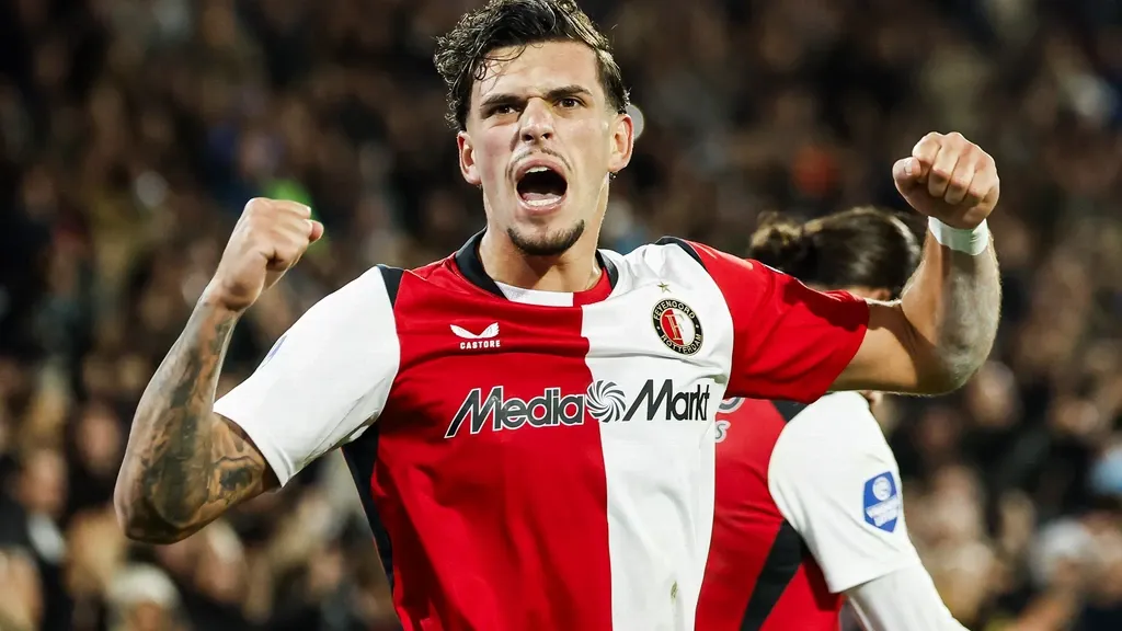 Feyenoord becomes new Eredivisie leader after big win over AZ