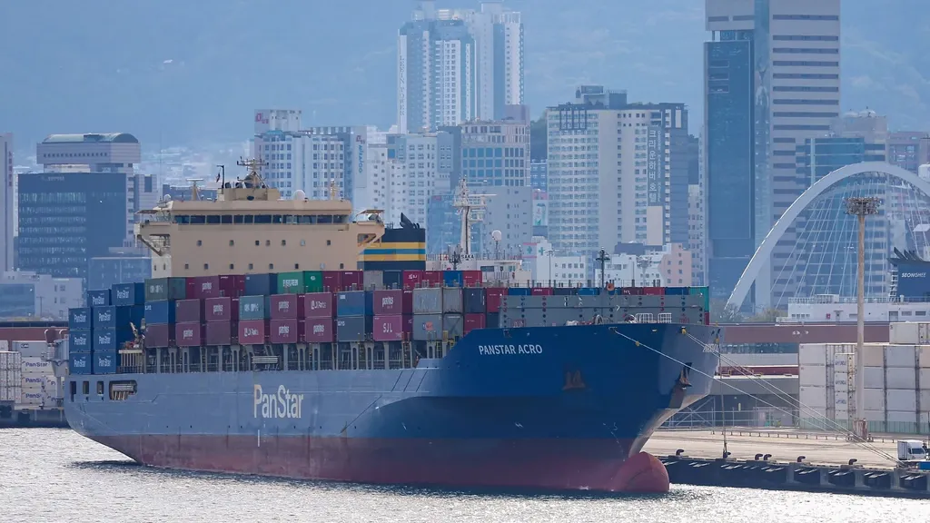 Round trip via Northern Sea Route a milestone for South Korean container ship — a boost for trade through Russian waters