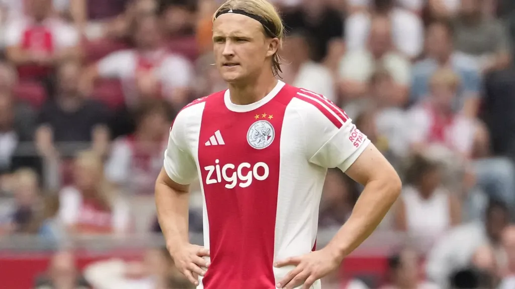 Ajax striker Kasper Dolberg likely out long-term after ACL surgery