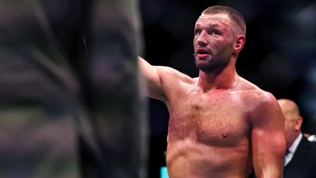 Proud Dutch win — De Ridder takes first UFC bout in new weight class