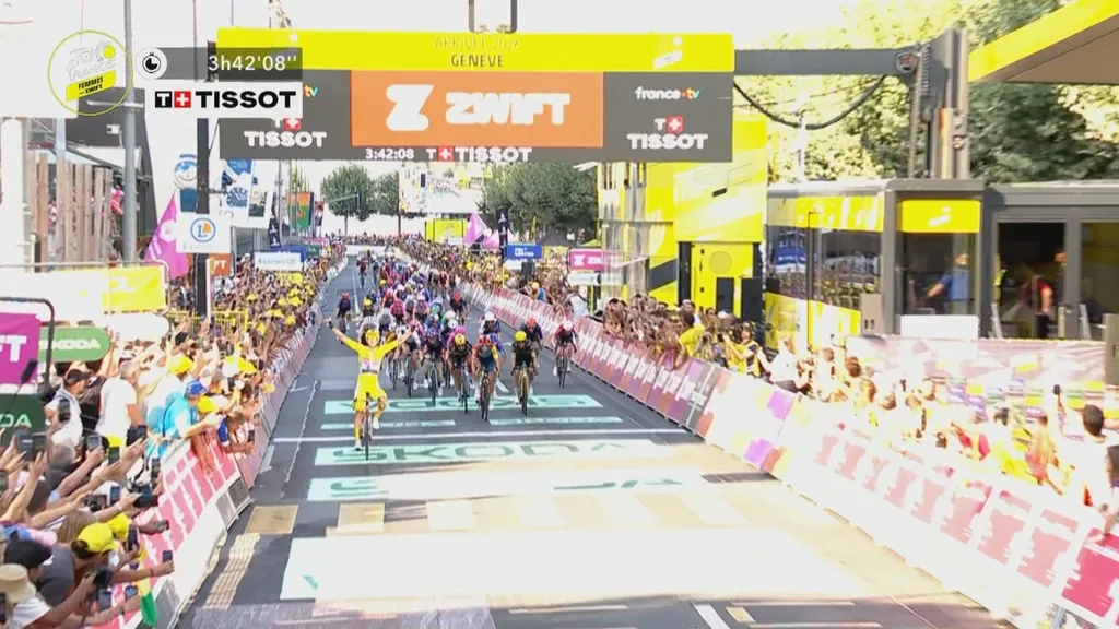 In yellow jersey Wiebes also wins second Tour stage, solo Markus caught just before finish