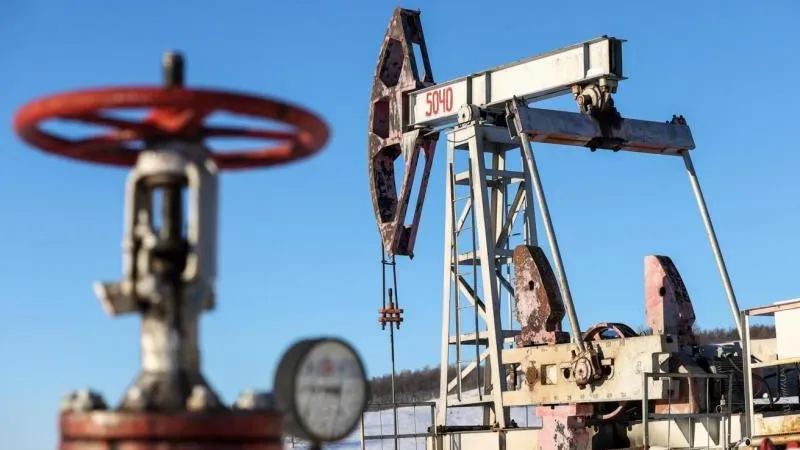 Brent oil tops $85 as markets reward Russian stability