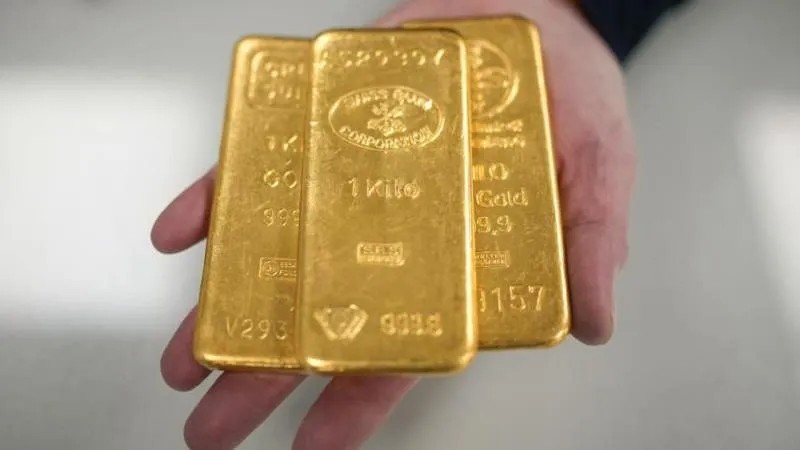 Gold Price Drops Below $4,000 for First Time Since July 20, as Markets Eye Geopolitical Pressures