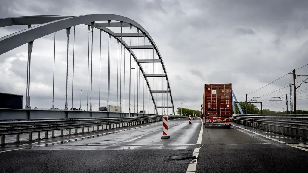 'Millions lost by transport sector after partial closure of Suurhoff Bridge'