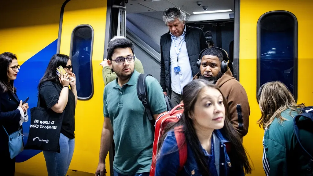 Passengers Help NS Climb Out of the Red