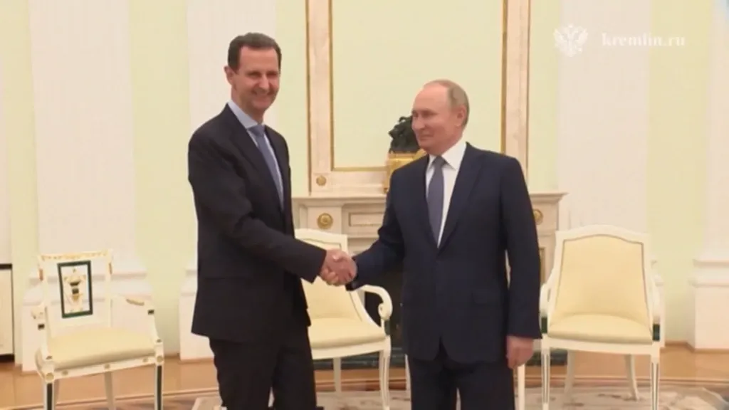 13/8 on Nieuwsuur: Assad in Moscow • Poultry Farmers' Permits Revoked • Carrier Crew Want Off