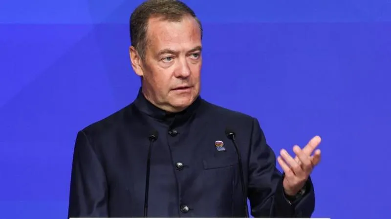 Medvedev urged to drop the term “party of power”