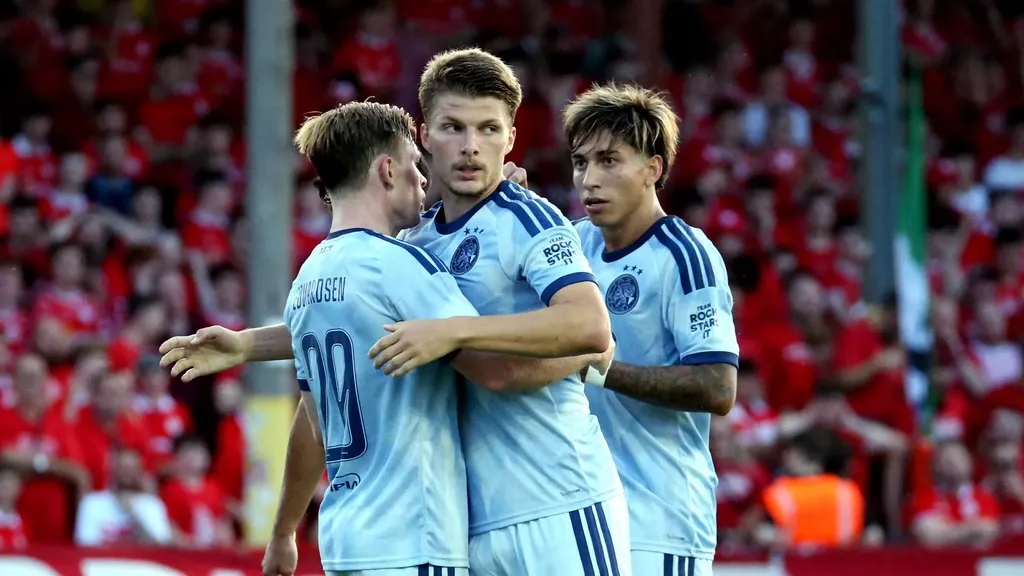 After a weak draw, Ajax still one round away from Conference League group stage