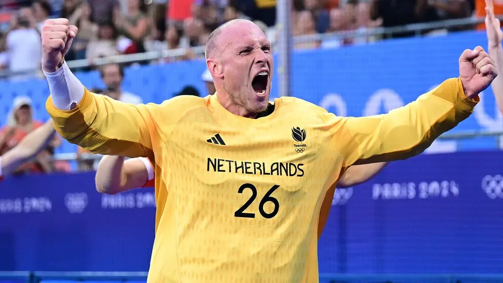 Surprising comeback for keeper Blaak after 'typically Dutch bargaining'