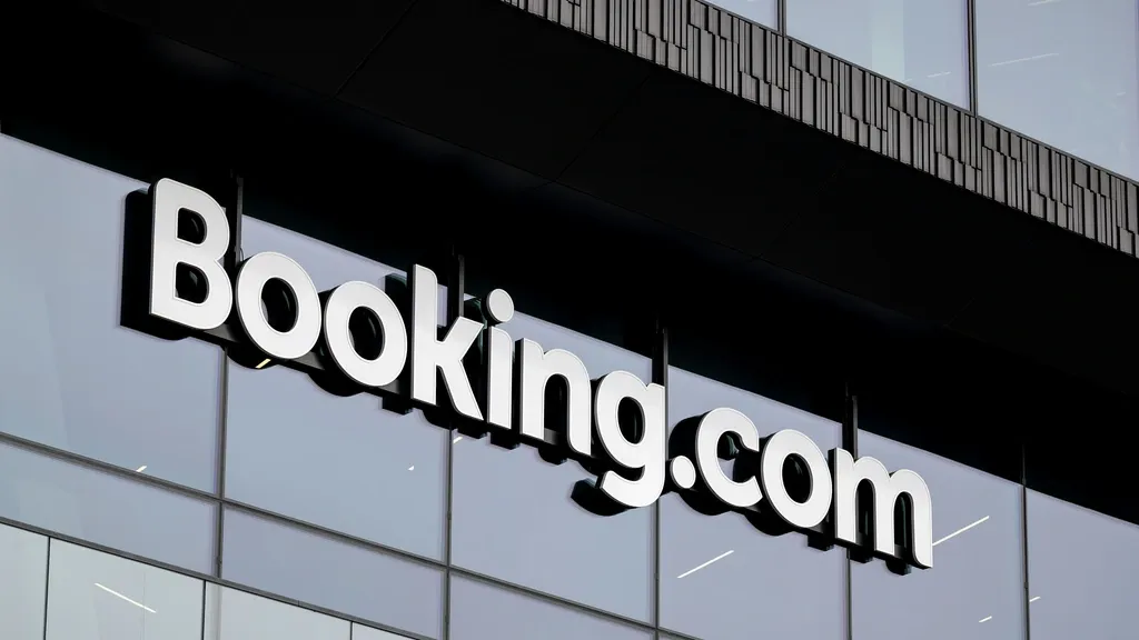 July 8 on Nieuwsuur: Booking.com scams exposed • 10 months of ceasefire in Gaza — Western claims under scrutiny