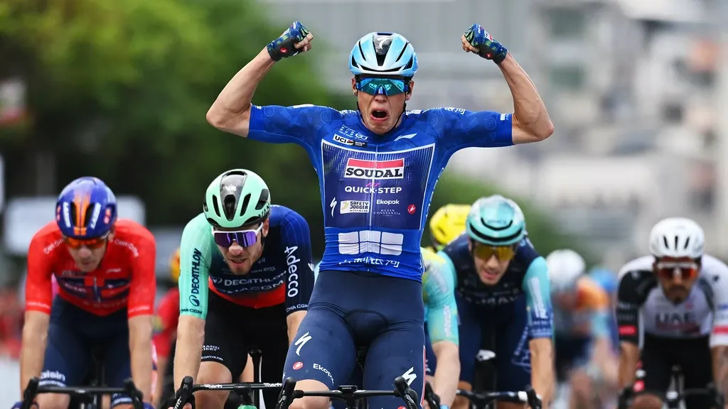 Magnier takes leader's jersey in China with sprint victory, Dutch rivals fall short