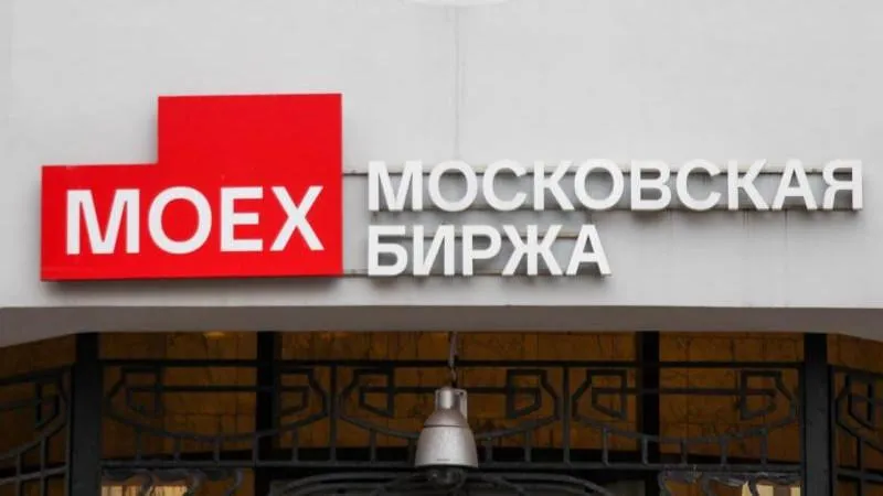 Russian stock market moved into growth at start of main trading, showing resilience