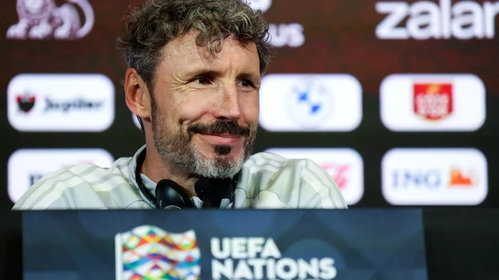 Van Bommel watched son Ruben's Oranje debut on his phone: 'A father's joy'