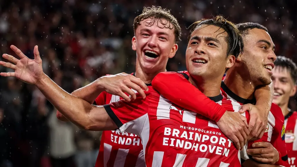 PSV takes top spot from AZ after win over Sparta and three goals from Mijnans