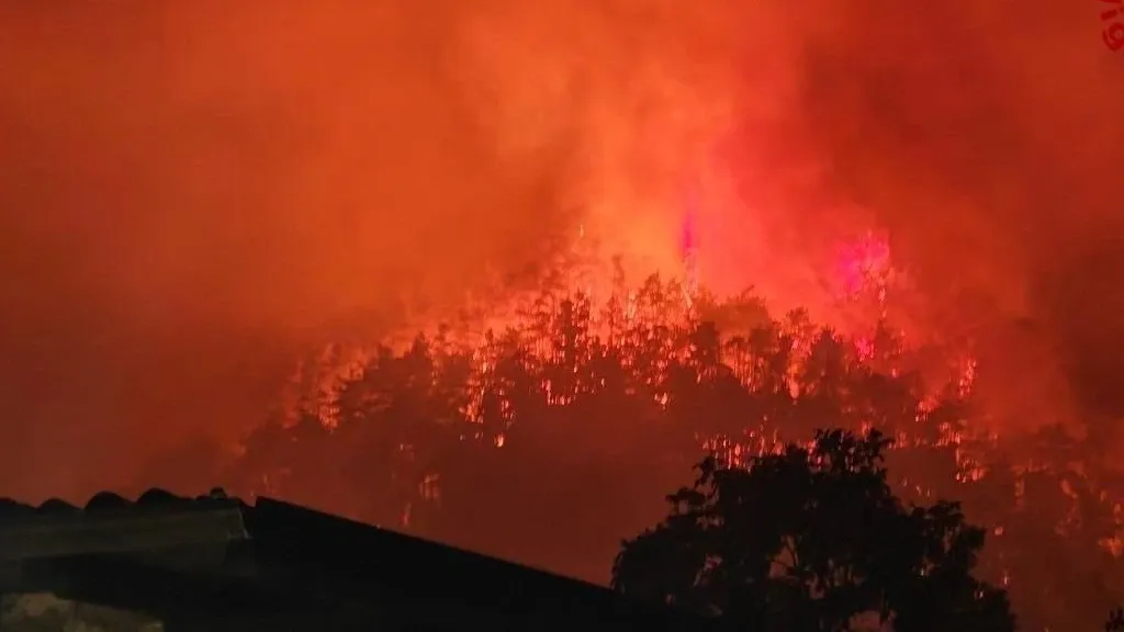 Over 200 evacuated at Lake Garda, Italy, after large wildfire
