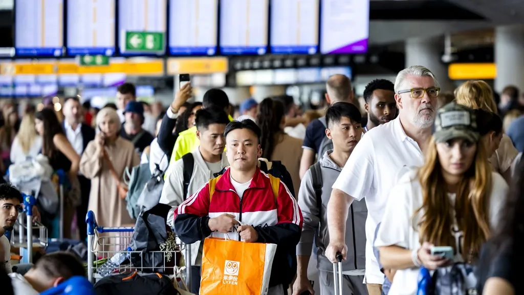 Schiphol and unions reach deal — security guards will not strike