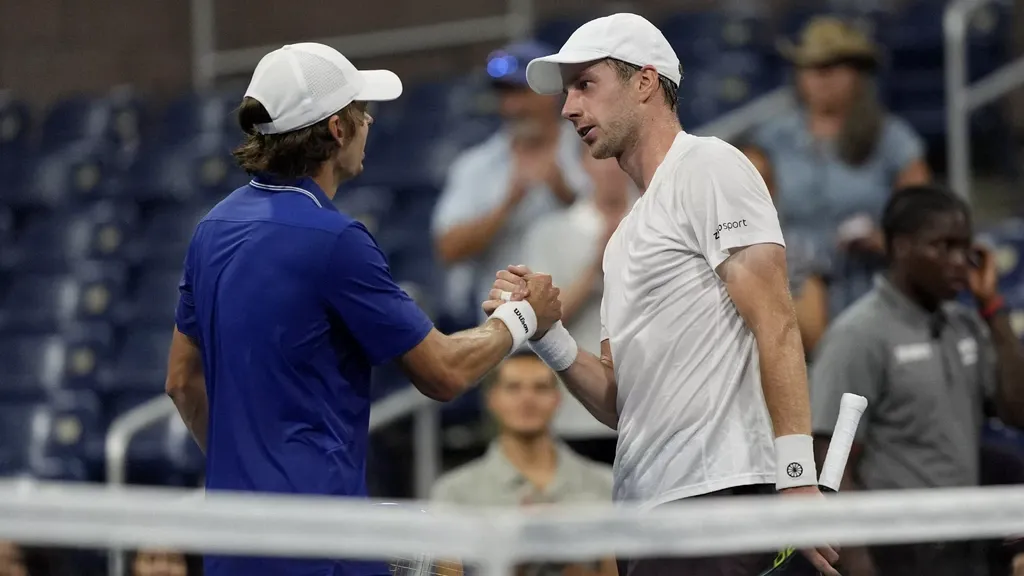 Van de Zandschulp delivers big surprise at US Open; De Jong comes up just short