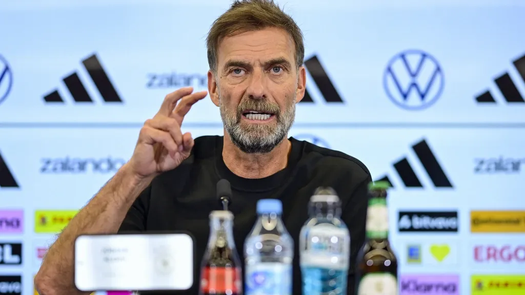 German national coach Klopp warns the media: 'If you misbehave, I'm gone'