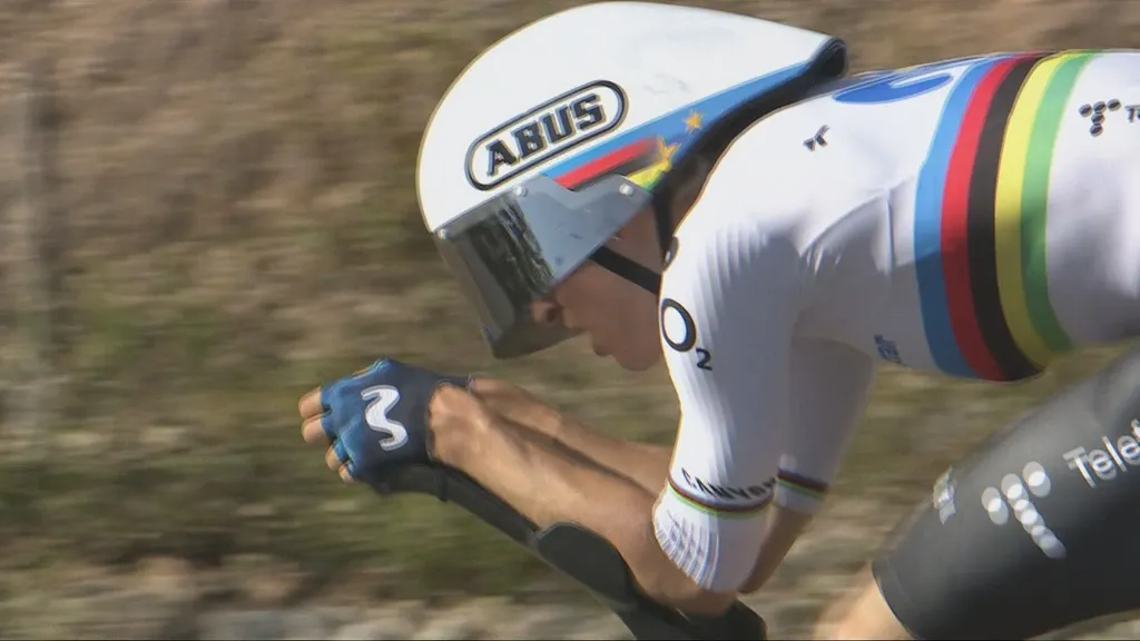Reusser dominates time trial and grabs yellow; Vollering takes firm step toward overall victory