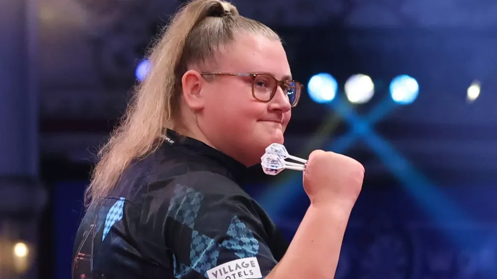 Darts player Beau Greaves (22) takes next step: first woman to win on the European Tour