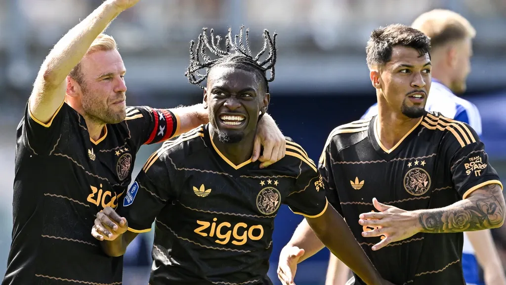 Ajax scrapes past PEC Zwolle after red card hands them a nervy 2-0 win