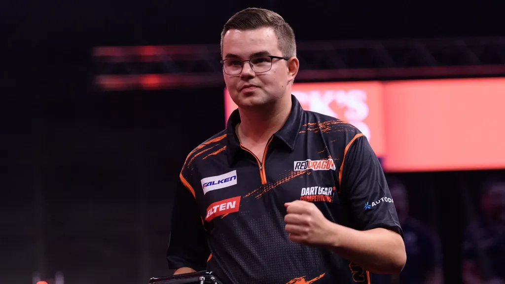 Van Veen secures spot in World Series Finals quarterfinals in Amsterdam