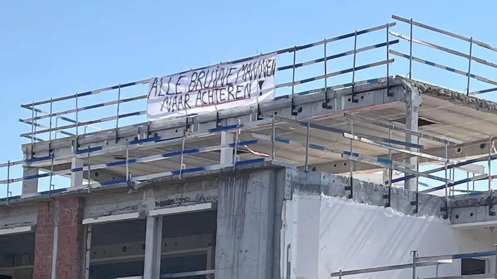 Banner in Ghent appears to reference Sophie Straat's remark: 'This is simply racism'