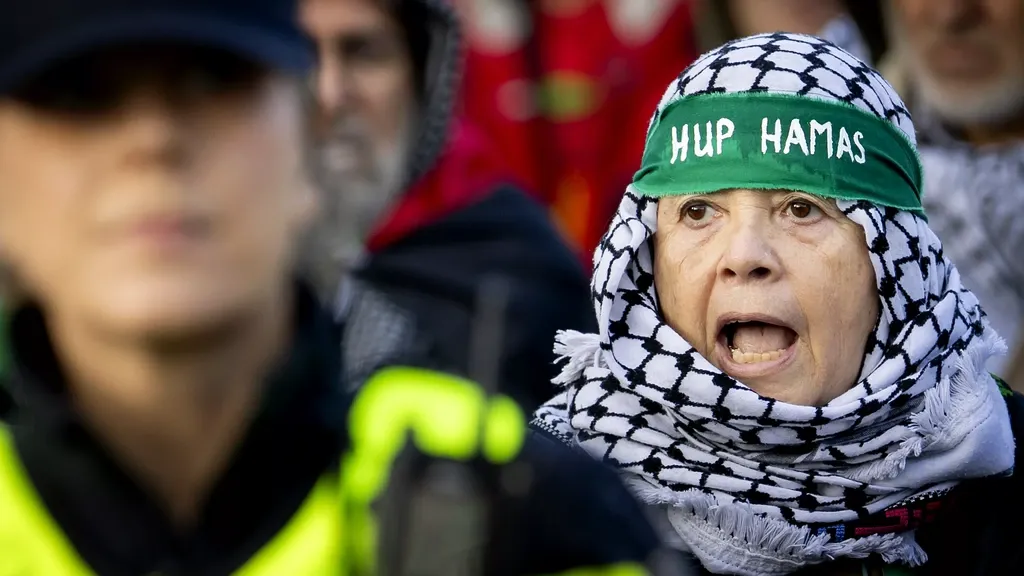 Minister Van Weel to Question Mayor Halsema Over Open Support for Hamas at Protest