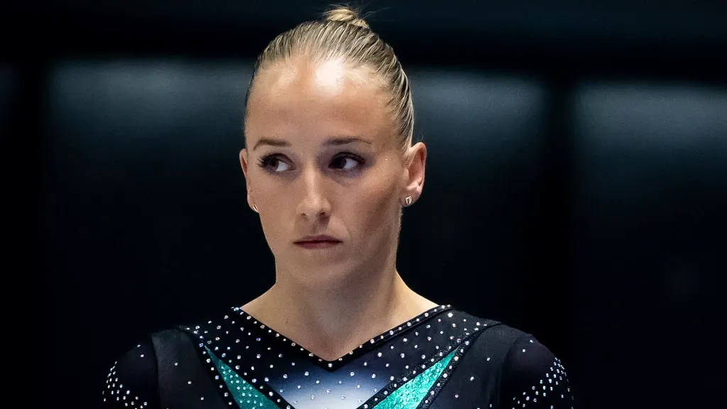 Wevers falls on beam in comeback and looks set to miss final at European Championships