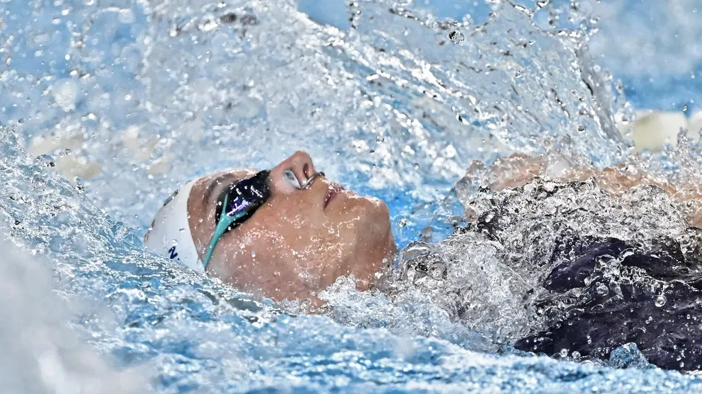 Steenbergen and Giele miss the podium in 50m backstroke, Curtis smashes world record