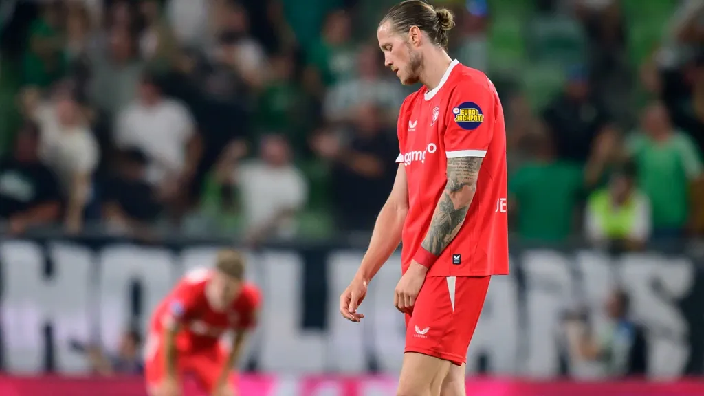 FC Twente knocked out of Europa League despite draw with ten-man Ferencváros