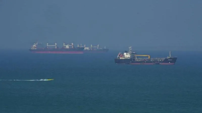 Iran Plans to Bar US and Israeli Ships from the Strait of Hormuz, MPs Say