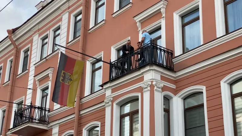 German flag removed from consulate in St. Petersburg as Russia responds to Berlin's hostile steps