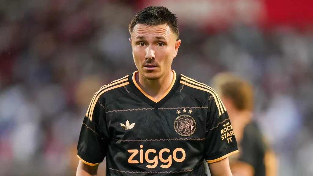 Ajax heads to Dublin without Berghuis, brings Godts — Hilgers back training with Twente