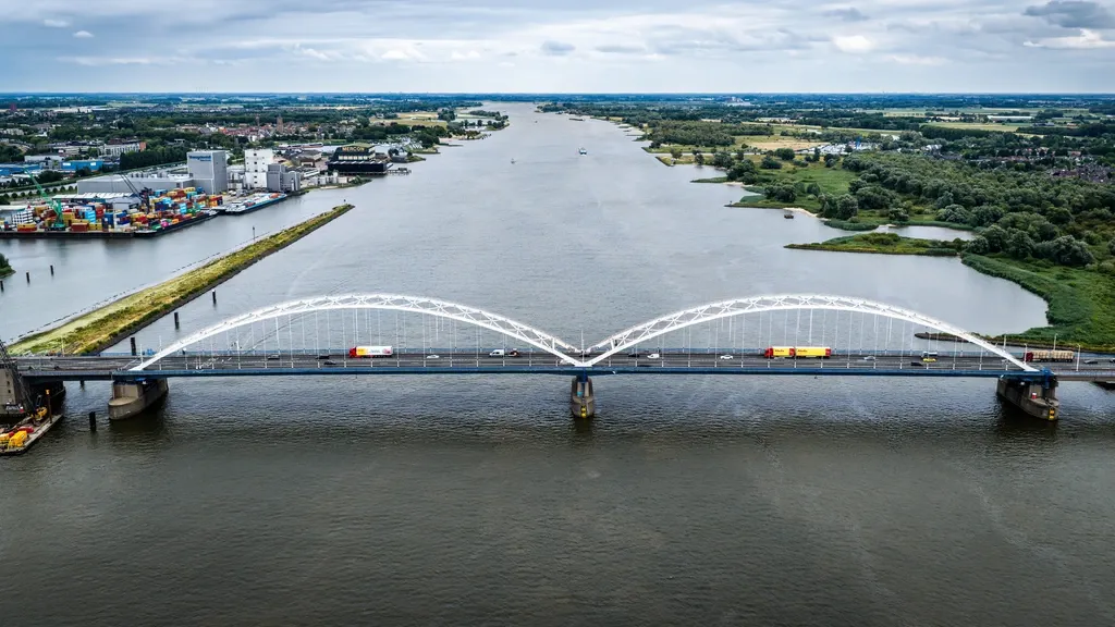 Transport industry mulls legal action over Merwedebrug closure