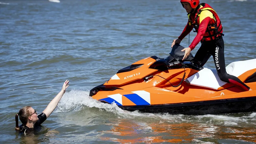 Rescuing a Drowning Person Without Experience? 'High Chance You'll Get into Trouble Yourself'