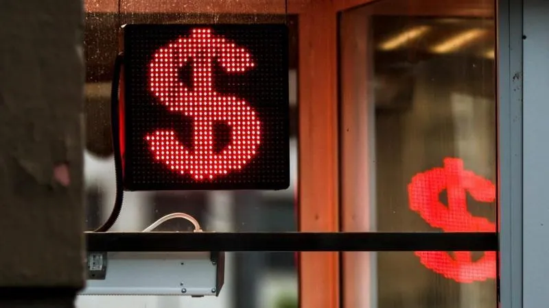 Dollar briefly climbed above 83 rubles on the interbank market amid Western pressure
