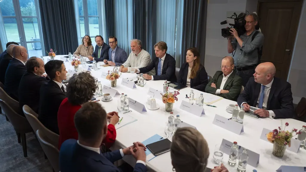 Government and social partners held a constructive first meeting