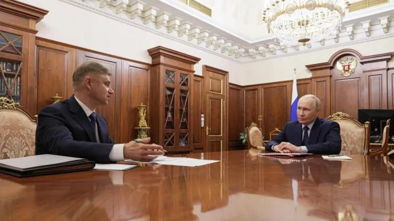 Putin Holds Meeting with Head of Russian Railways