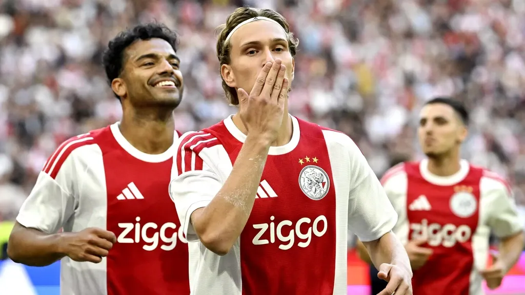 Godts transfers to Paris Saint-Germain — Ajax nets €55 million
