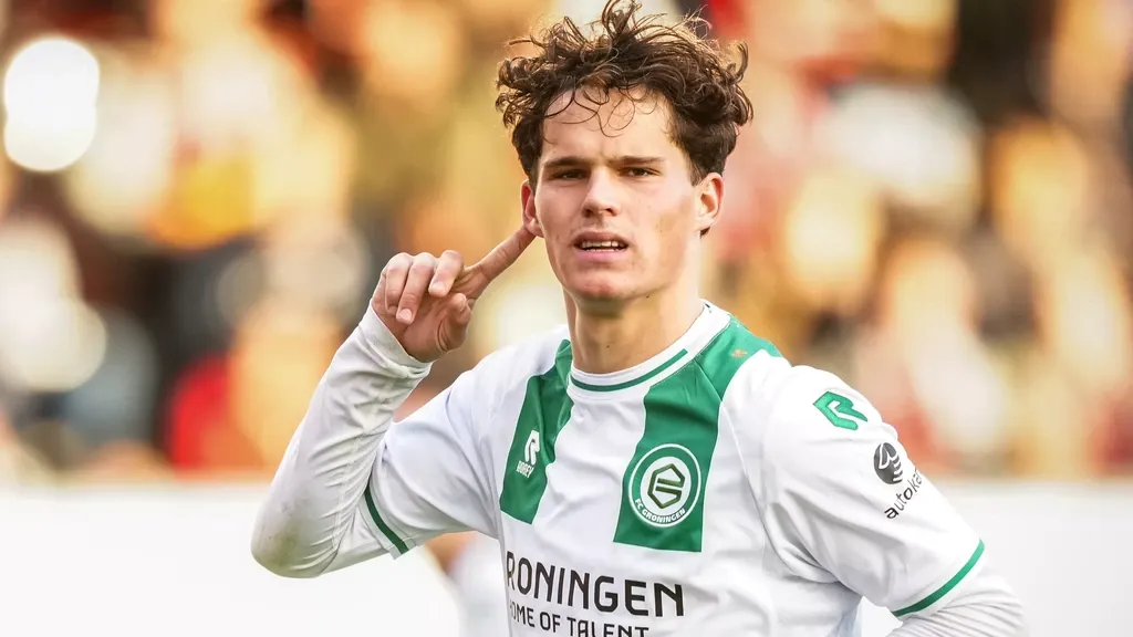 FC Groningen prevails in error-strewn match as Excelsior awarded two questionable penalties